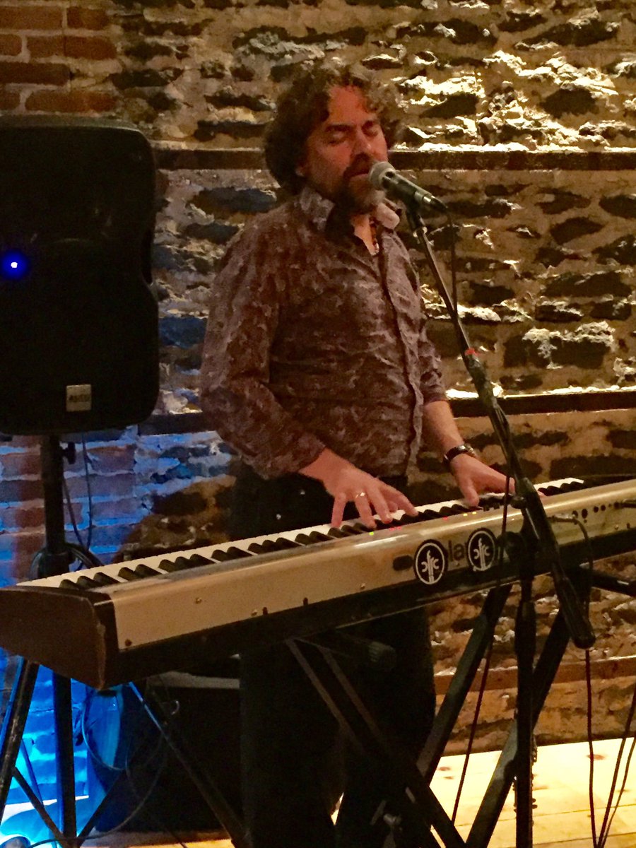 SpencerEvans222's tweet photo. Solo gig at Capers in Belleville #livemusic #PianoAndAMicrophone #jazz #takingrequests #neverstumped #anythinggoes https://t.co/VgUI1uw8G6