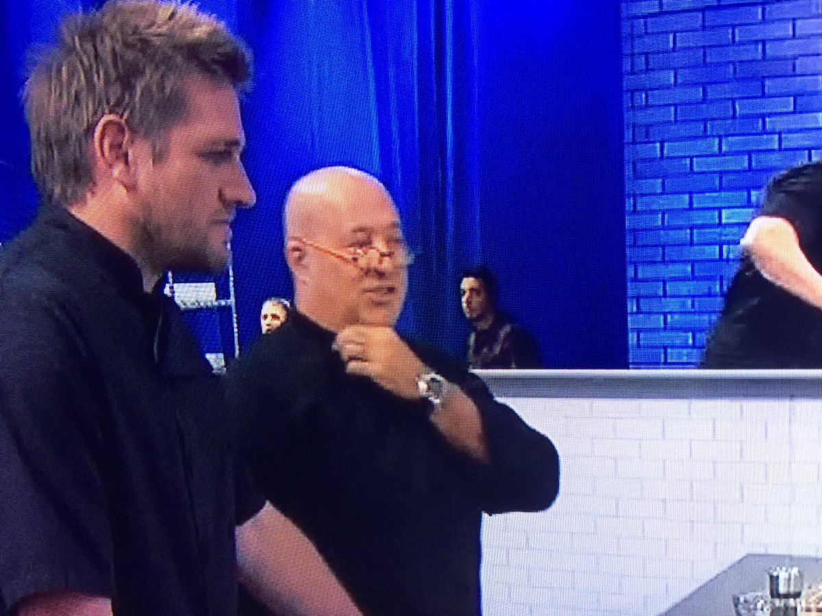 BatmanRazz's tweet photo. Spotted my ass in the background on @FoodNetwork 's @AllStarAcademy #tvlife #crew #jibtech https://t.co/w6JdjUPDQx
