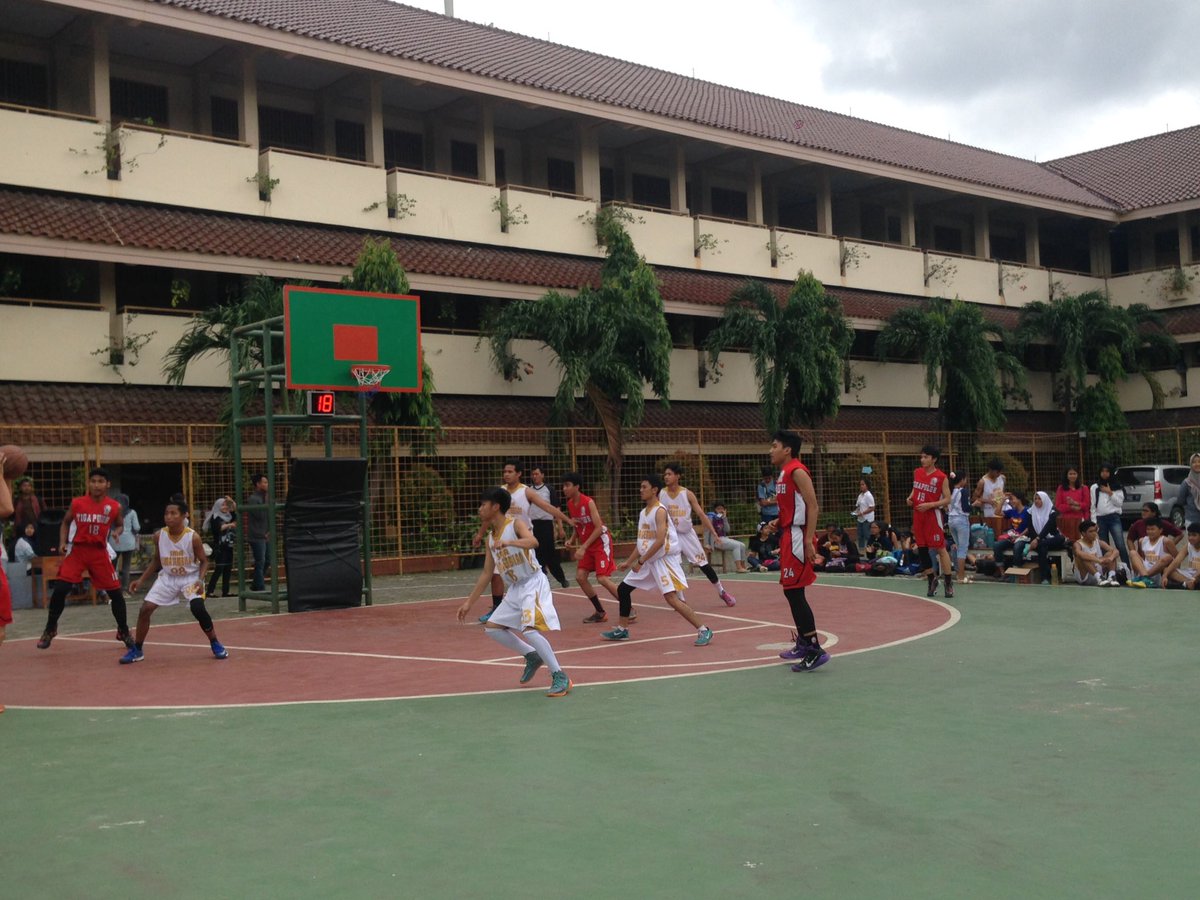 pertandingan basket putra SMA 59 vs SMA 30.semangat yaa semuaa🔝😄