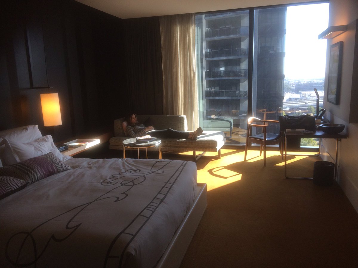 QuentinQc's tweet image. Crown night #hoteliers #lifestlye