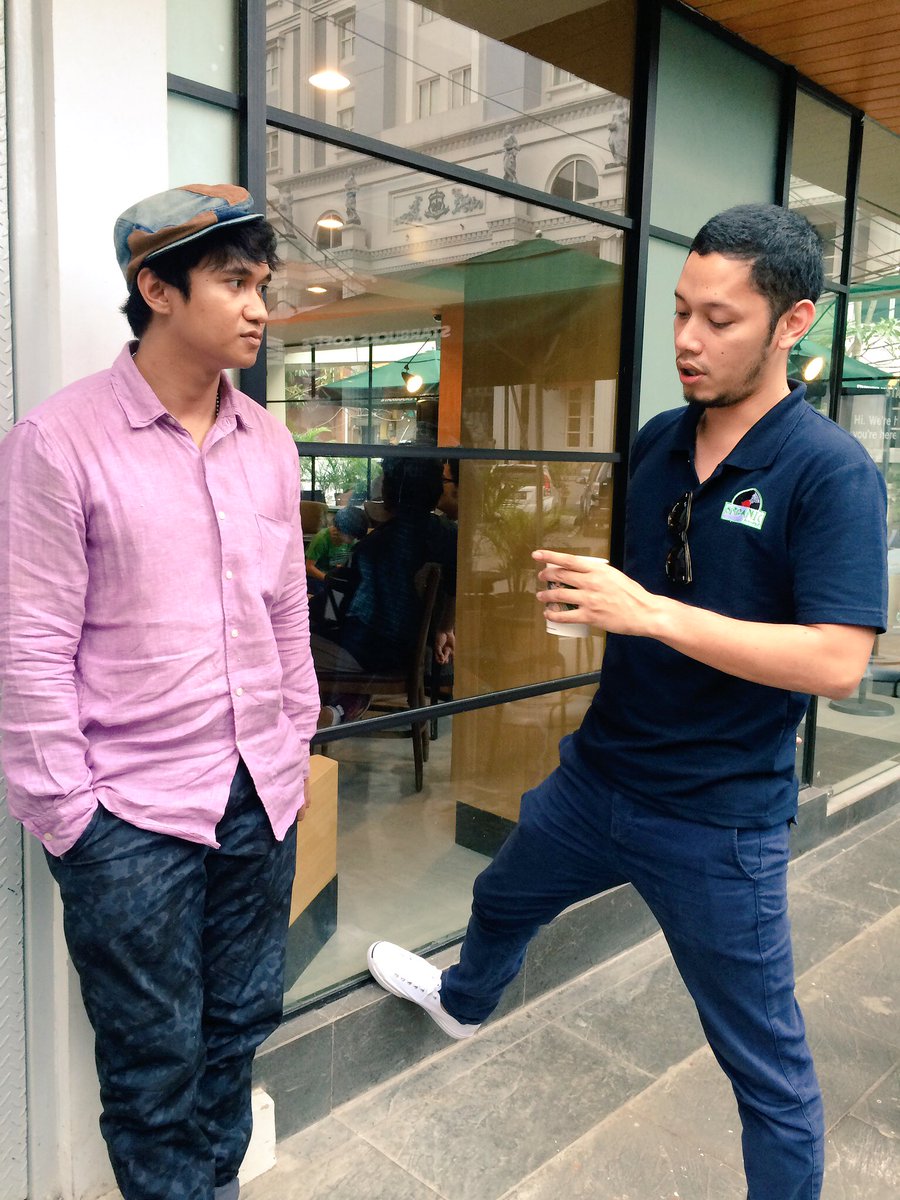 SbuxIndonesia's tweet photo. Casual one on one with @widipuradiredja after the sharing session #helpmusic #shareloveforindonesia https://t.co/CxxjWxqdgh