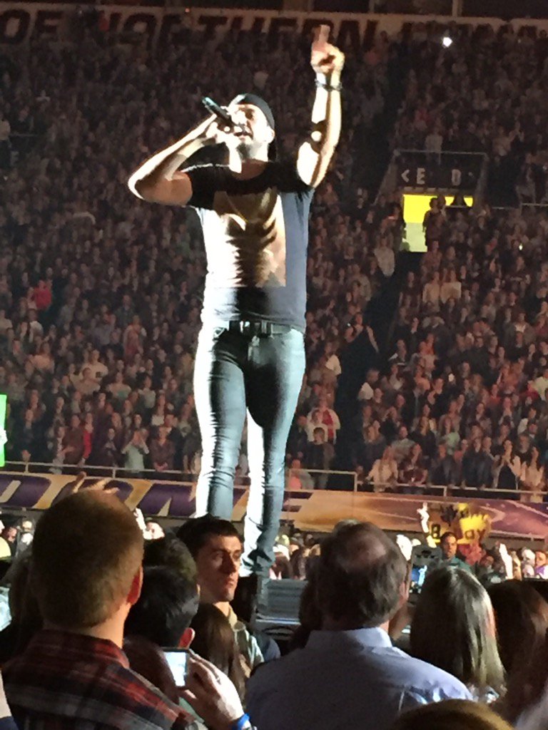My wife did okay with these tix. #lukebryan