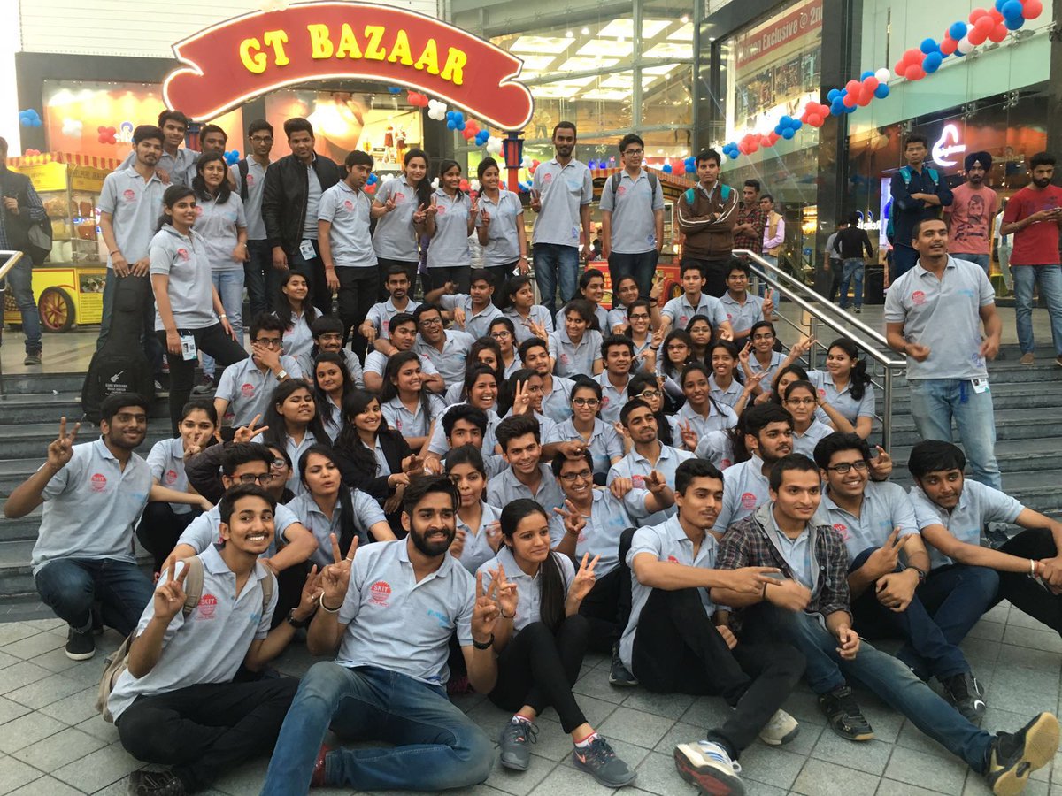 itsshubham62's tweet photo. We the people 😉
#flashmobteam
@topazskit @nenindia @WadhwaniF #eweek2016 #entrepreneur @maneeshakaushik https://t.co/leWosByHkW
