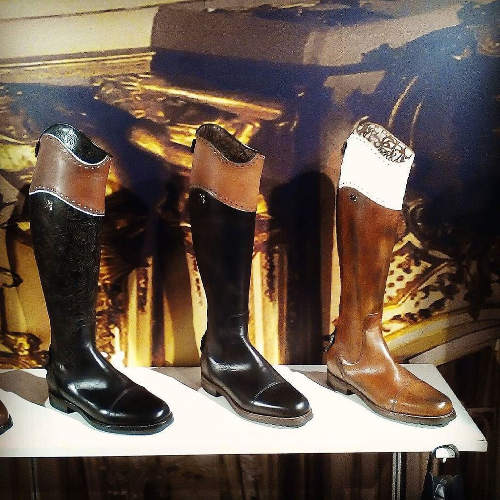 clino_ch's tweet photo. So so nice...isn't it? )) as always... #meravigliaproject #madeinitaly #boots #tailored #tailormade Tailor4less… https://t.co/y5OLtZfAPu