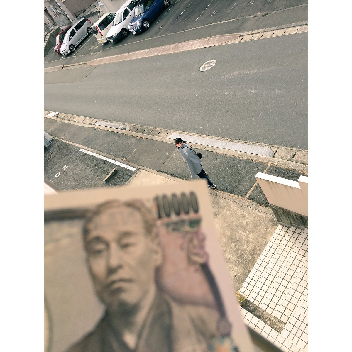 T25_an's tweet photo. 1万円とお皿届けに来てくれて会話10秒で帰っていきました😉🤘🏻 https://t.co/asf7zyCADQ