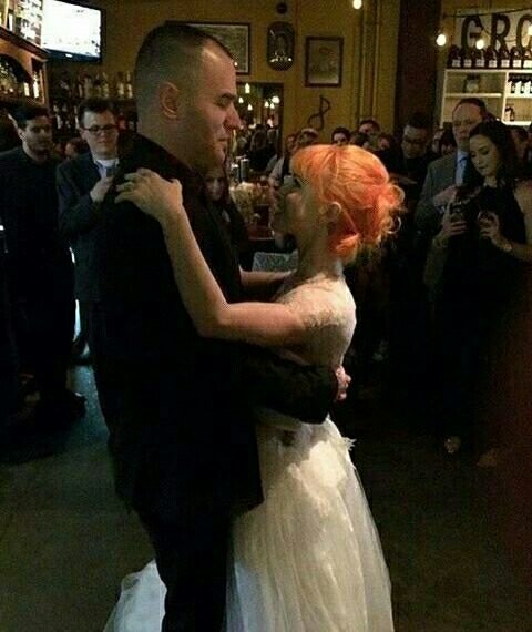 Fotos de la Boda de Hayley Williams [Fotos Oficiales] Cbtv5aKUcAEKmJR