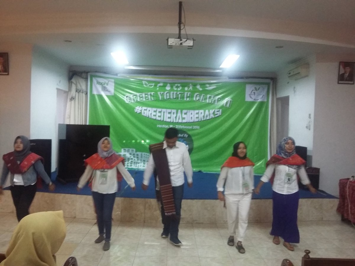 KOPHIsumut's tweet photo. Penampilan terakhir dari panitia di closing ceremony Green Youth Camp 2 #GYC2 #GreenerasiBeraksi #KOPHISumut https://t.co/gWW0VU6n3v