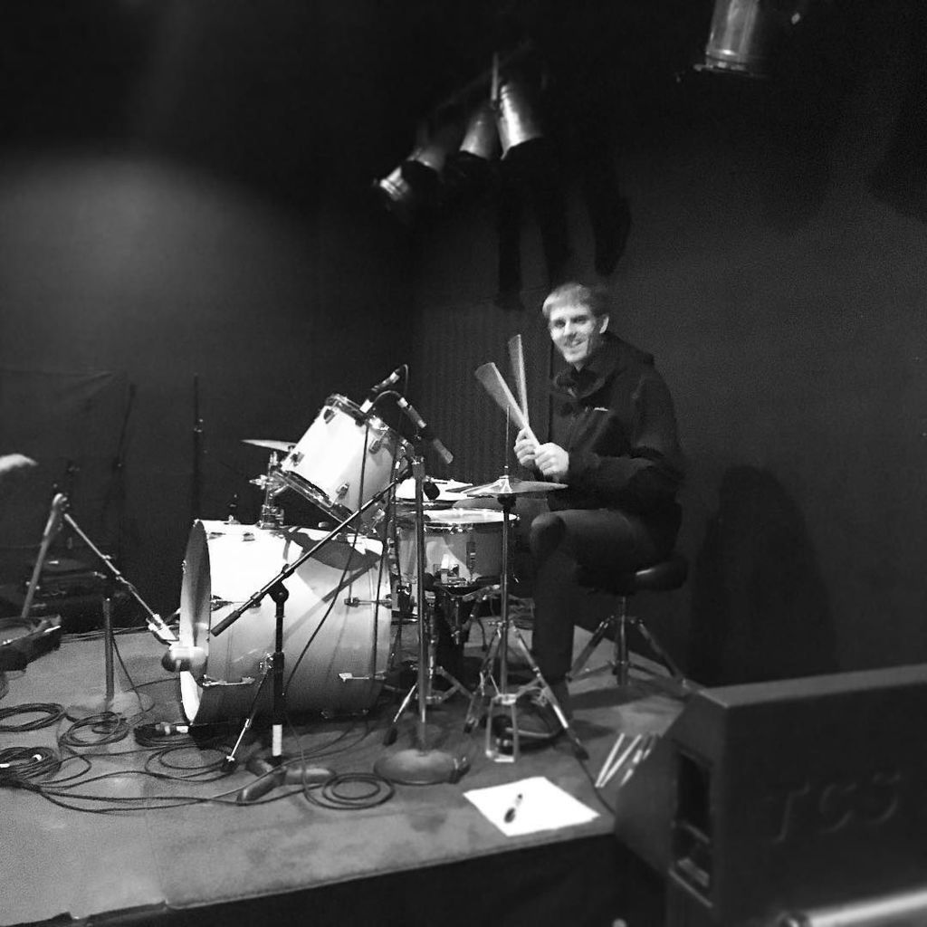 StubbornSon's tweet photo. Get that man a taller throne #tinykit #Yamaha #drums #seattlemusic https://t.co/hSjAM1HIp8