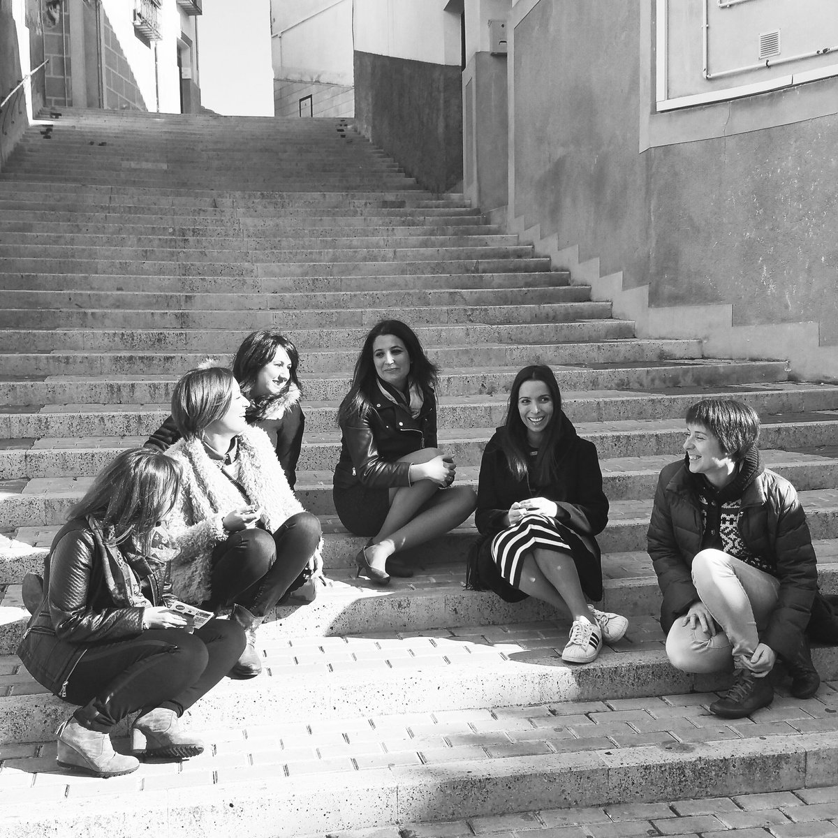 mercecaparros's tweet photo. Tapas, risas y paseos por el casco histórico de #Cehegin en la quedada mensual de amigas. #malonas 😊 https://t.co/a2BgTEolKr