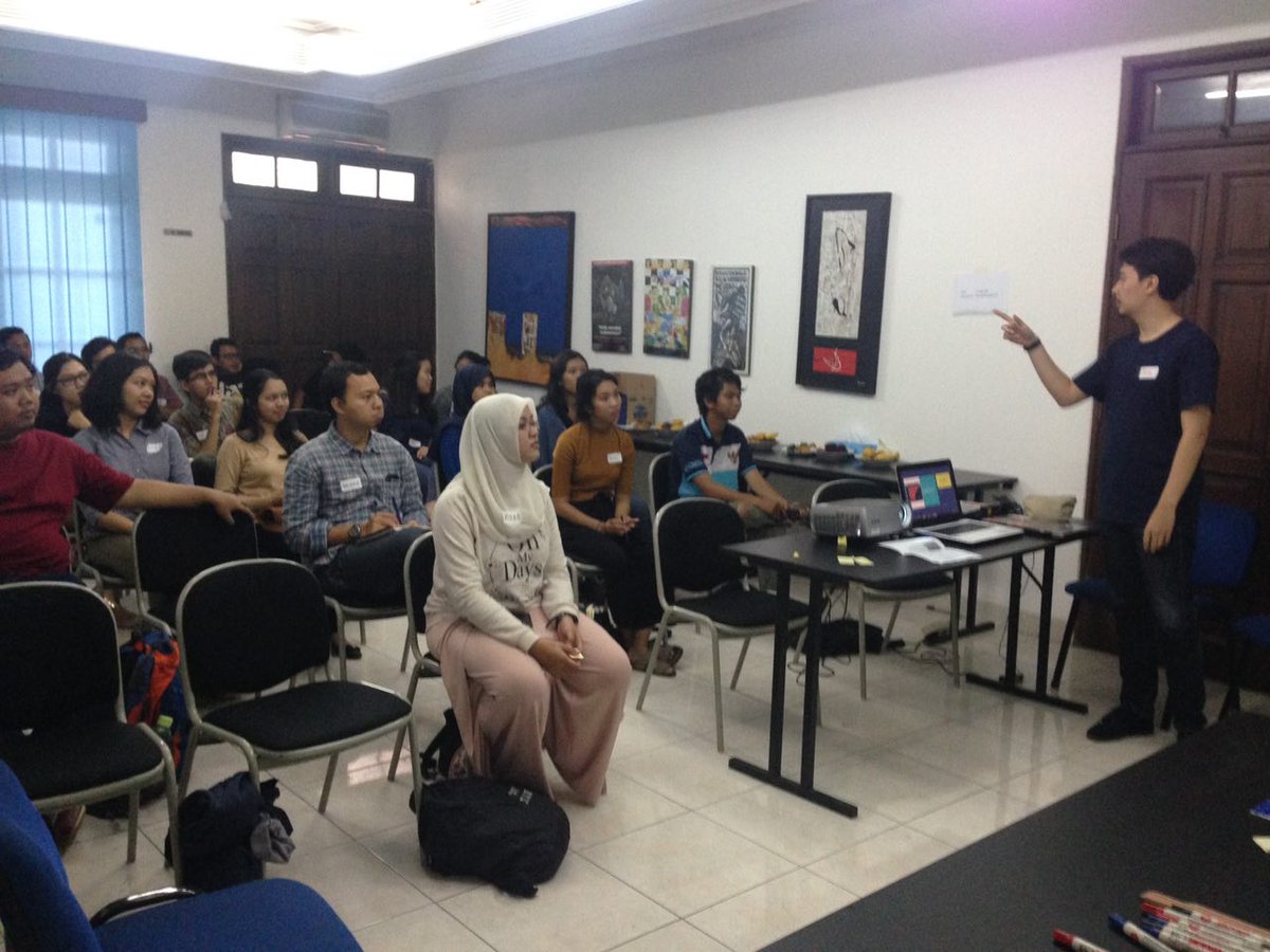 Hari ini KEMUDI habis bertemu dengan teman-teman dari <a href="/YouthProactive/">YouthProactive!</a> untuk berkenalan :D