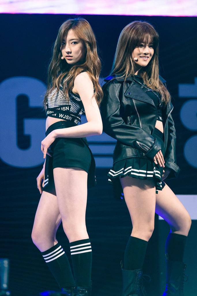 juyeonssi_98s's tweet photo. 160220 EunSeo @ KT GiGA Legends Match #우주소녀 #은서 #WJSN #EunSeo (cr.APmtking) https://t.co/COQHxT5j8d via. eunseospace