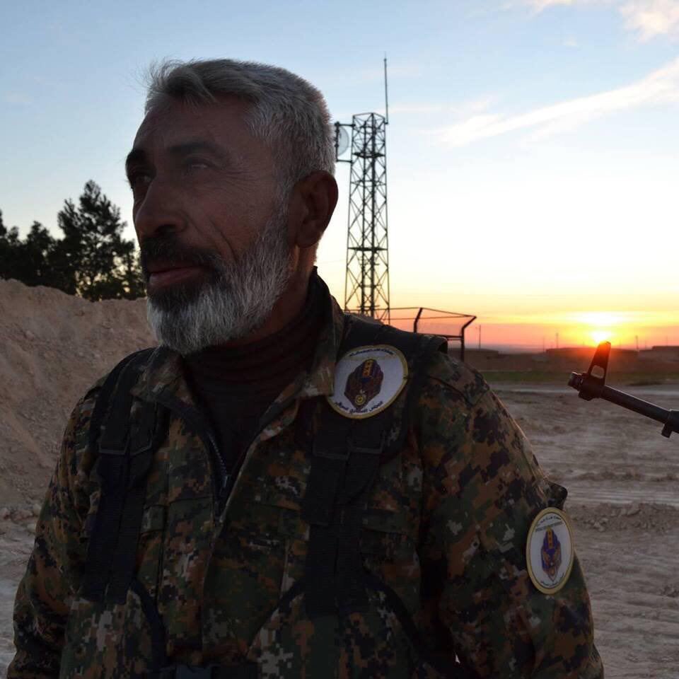 #الثغور مقتل "هورو اسكندر" أحد قادة ميليشيا السوتورو البارزين المتحالفة مع PKK  بمعارك مع تنظيم الدولة بالقرب من #الشدادي. Cbu6SCCW0AIjsVB