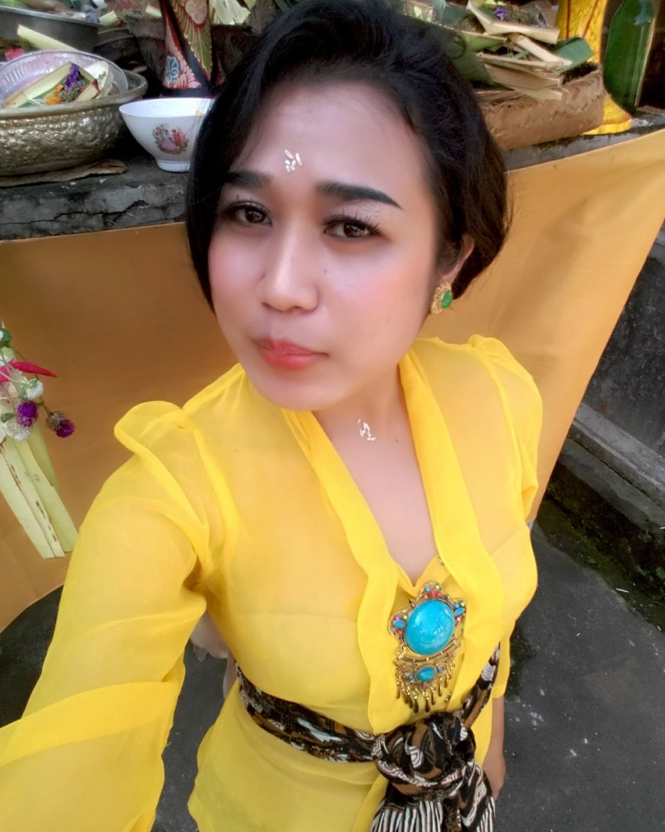 uchumooi's tweet photo. Edisi kuningan 😇🙏 #uchumooi https://t.co/QEhr3Jvx3y