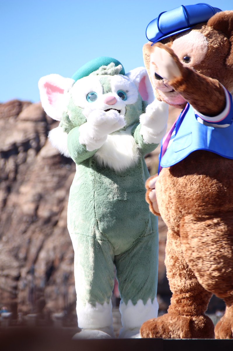 _rena_disney's tweet photo. ディズニー3日目はカムジョイ座り見で見てみた‼︎ https://t.co/aMwm5Udm5b