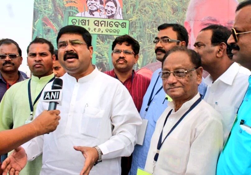 me_enthusiastic's tweet photo. Farmers' interest is paramount, hence Modi govt. announced many packages 4their welfare: @dpradhanbjp #ModiInBargarh https://t.co/eqofKv6p33