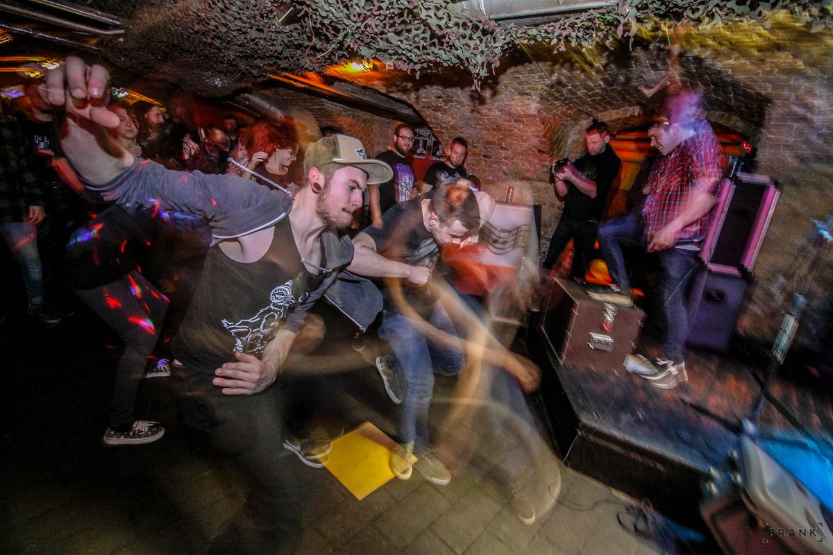 justpushforward's tweet image. Little throwback to the show we had on monday. It was pretty awesome
#everwhite #liveshow #hadouken2stepstyle #TBM