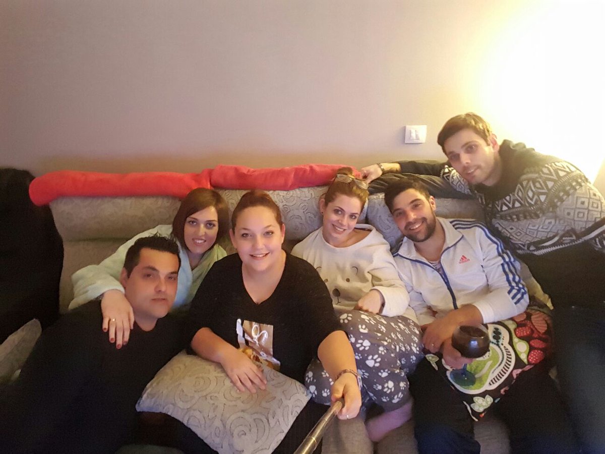 HugoSnchez14's tweet photo. Cena con amigos. Los sábados así Si 😀 https://t.co/SRirP92IyA