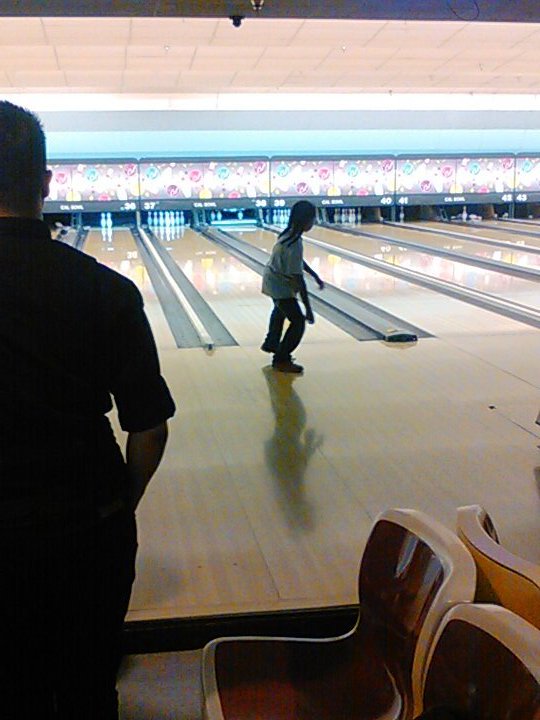 UNGRADIOSTATION's tweet photo. #SmartestKid going in with the @HORSESHOEGANG in #LongBeach at the #Bowling Alley https://t.co/WNPCeKBKkq