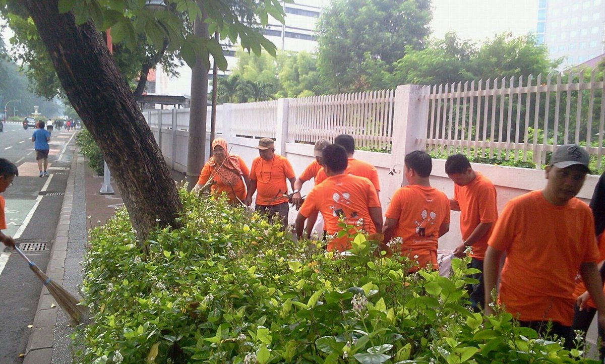 AgusAribowo14's tweet photo. Kantor Pos Sb, Sbs, Reg7 bergerak #posindonesiabergerak #posindonesiabergerak2016 #reg7 #posindonesiabergerakreg7 https://t.co/G8Zb1N4bQW