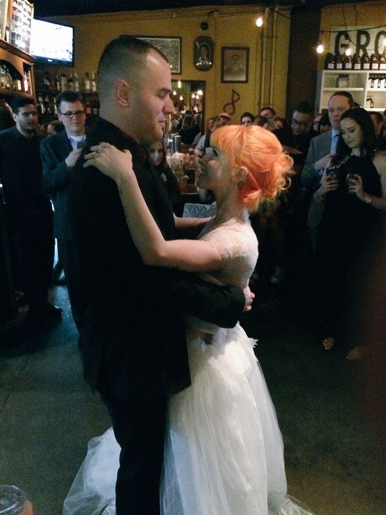 ParamoreFansInt's tweet image. Love is in the air ❤️ @yelyahwilliams @XChadballX