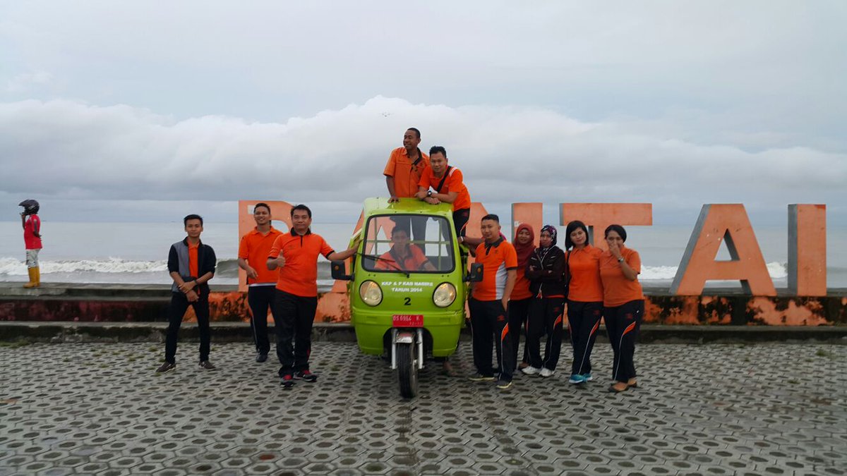 deedii_JUN's tweet photo. we are clening services for our country @PosIndonesia #posindonesiabergerak #bebassampah2020 #REG11 #kpnabire988 https://t.co/W1XYBA7QqG