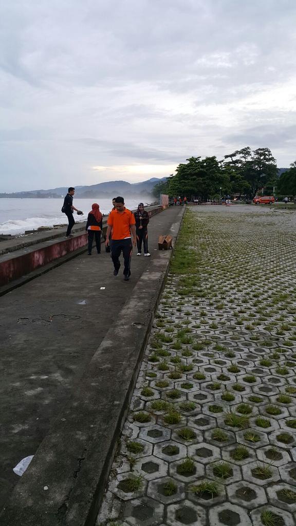 deedii_JUN's tweet photo. kantor pos nabire peduli lingkungan @PosIndonesia #posindonesiabergerak #REG11 #bebassampah2020 #kpnabire988 https://t.co/iPWaCqXVzC