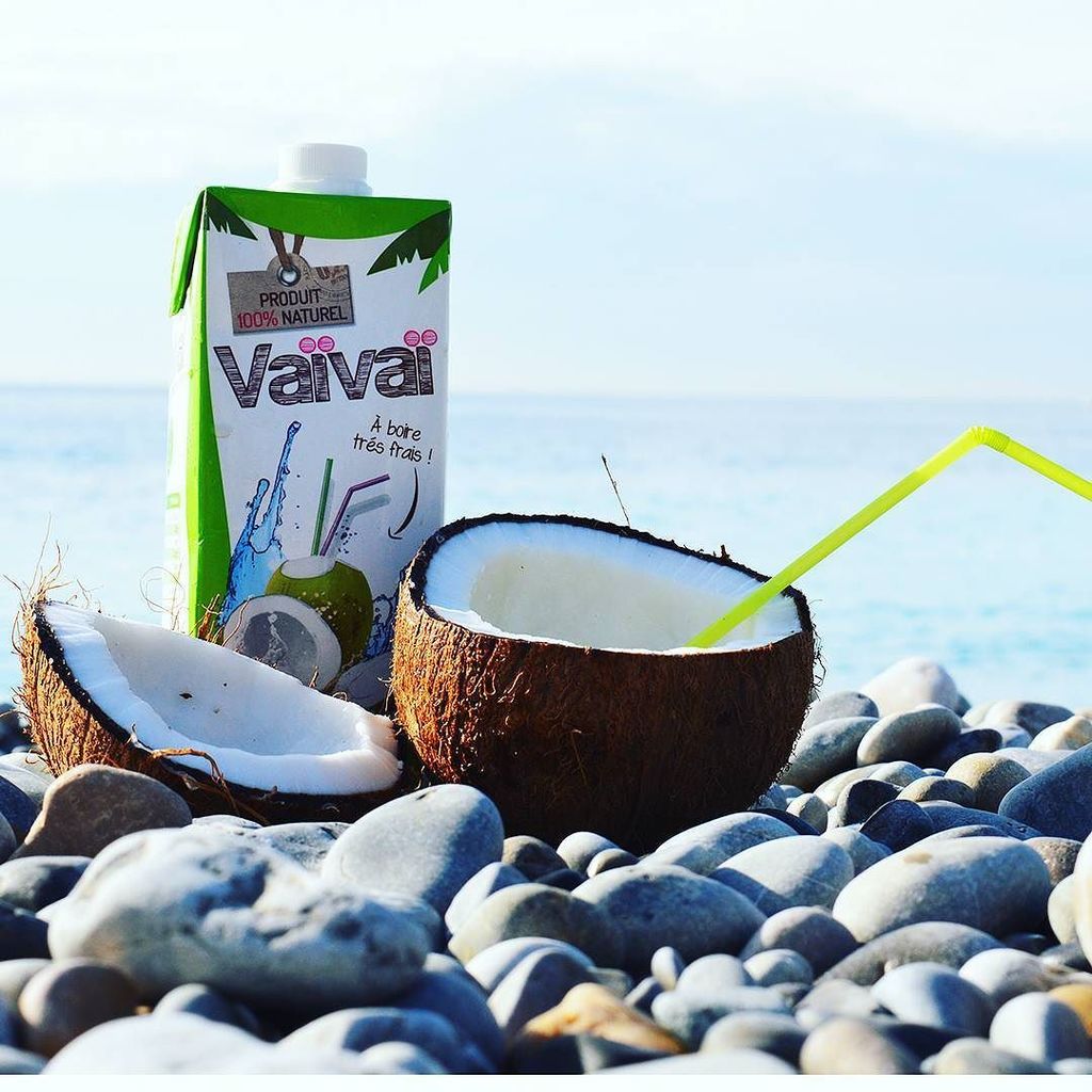 HealthEasier's tweet photo. Bon dimanche à tous 🌞💚🌊 #vaivai #coco #coconut #coconutwater #fitness #healthy #healthywat… https://t.co/QpiZKMJweU https://t.co/vPP8rO2VlF