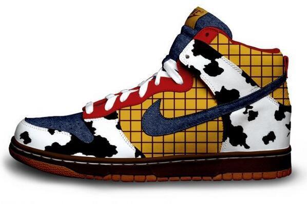 オシャレな靴 可愛いと思ったらrt Nike トイストーリーのウッディー柄 T Co F2dmmshgla