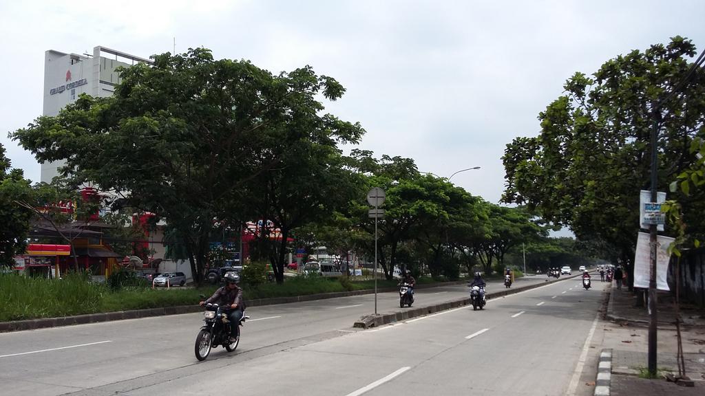 gresinstitute's tweet image. Warga rw 04 kel.babakan penghulu membutuhkan adanya JPO,lokasi depan hotel grand cordela,alfamart bandung1.