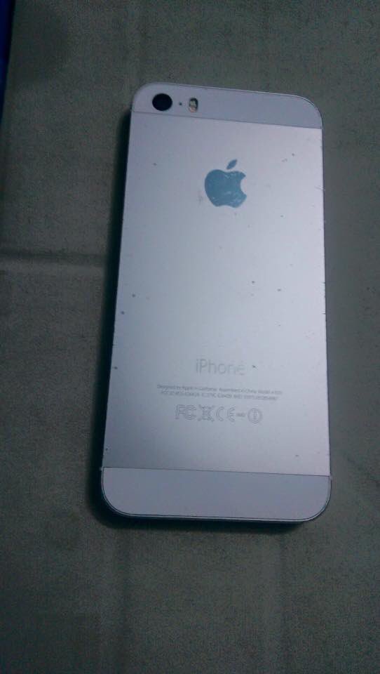 The_Moine's tweet photo. IPHONE 5S 16GB , PRENDS TOUTES LES PUCES , ÉTAT PROPRE 
PRIX : 195 000
CONTACT : 08952427 VIBER /01696143 WHATSAPP https://t.co/QKBD9VjsiJ