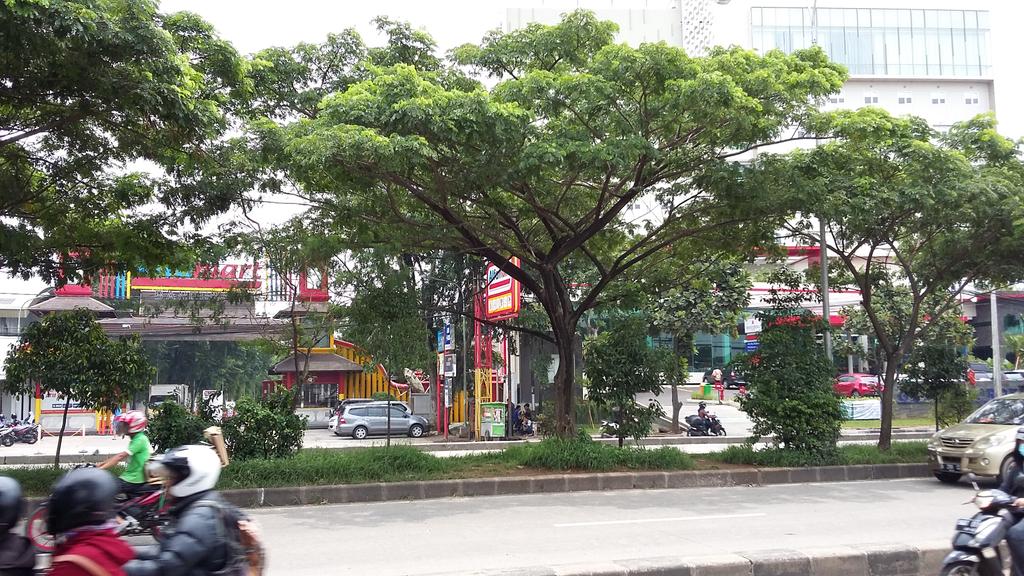 gresinstitute's tweet image. Warga rw 04 kel.bbk penghulu,dpn hotel cordela,lokasi sodetan unt mengurangi banjir di per4an gdbage,bth pemb.lahan.