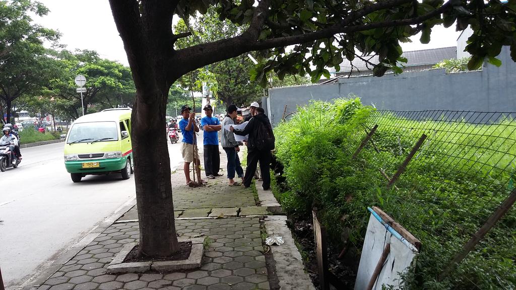 gresinstitute's tweet image. Warga rw 04 kel.bbk penghulu,dpn hotel cordela,lokasi sodetan unt mengurangi banjir di per4an gdbage,bth pemb.lahan.