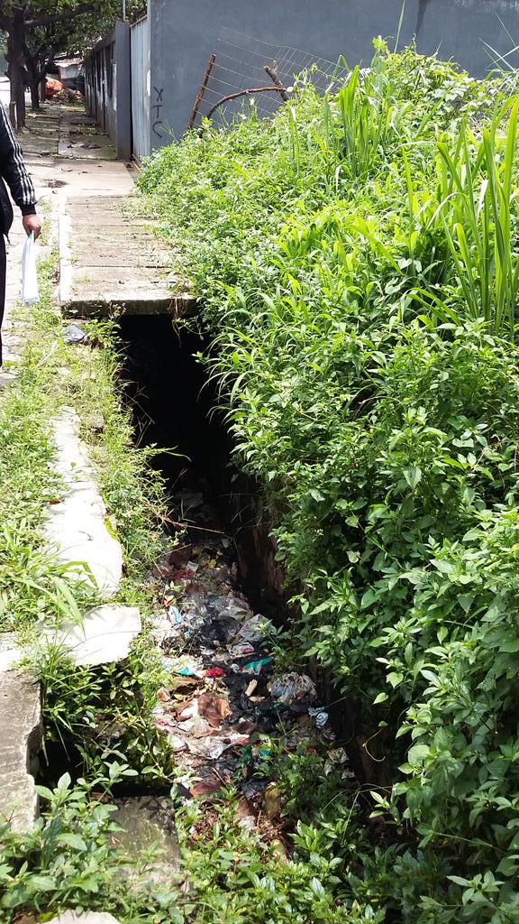 gresinstitute's tweet image. Warga rw 04 kel.bbk penghulu,dpn hotel cordela,lokasi sodetan unt mengurangi banjir di per4an gdbage,bth pemb.lahan.