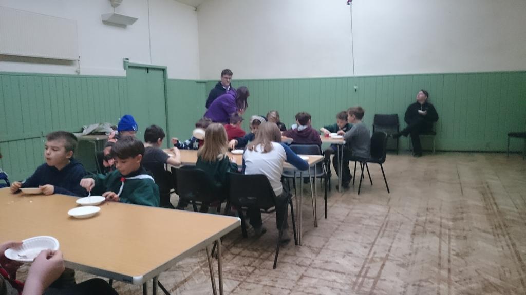 1stPrestbury's tweet photo. Breakfast time at cub camp! #food #feedingtime #iscout #cubs https://t.co/NRcyMfBBkt