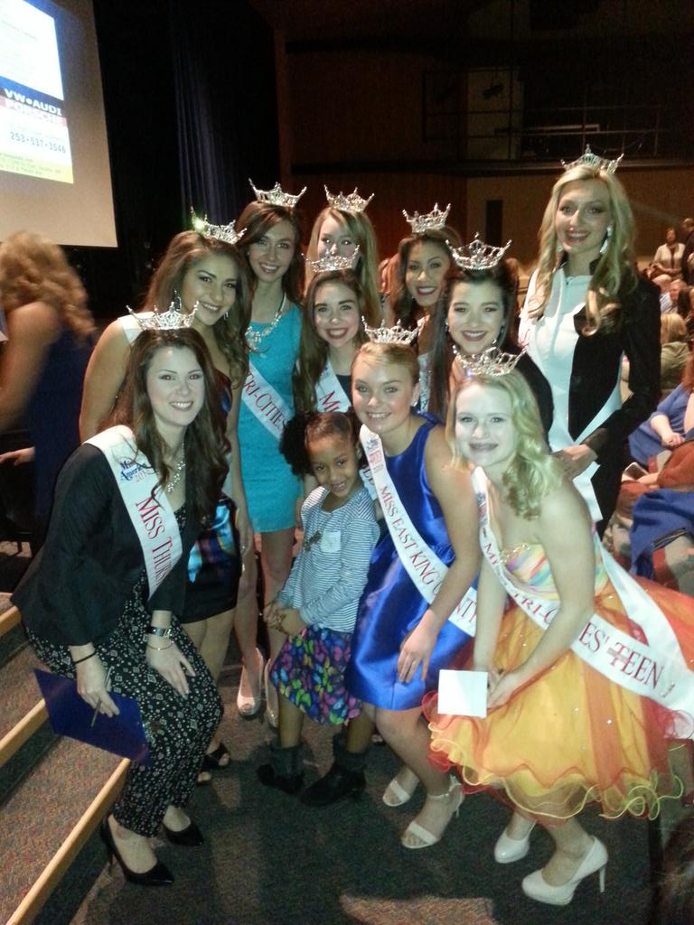 JoellPosey's tweet photo. Titleholders unite! #MissPierceCounty pageant this afternoon :-) Congrats @HaleyHenricksen , wonderful job! https://t.co/Rd0jNWBEM0