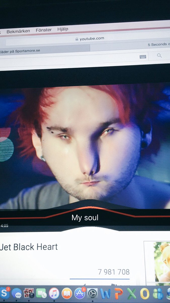 JullenL's tweet image. Me BC slfl @Michael5SOS