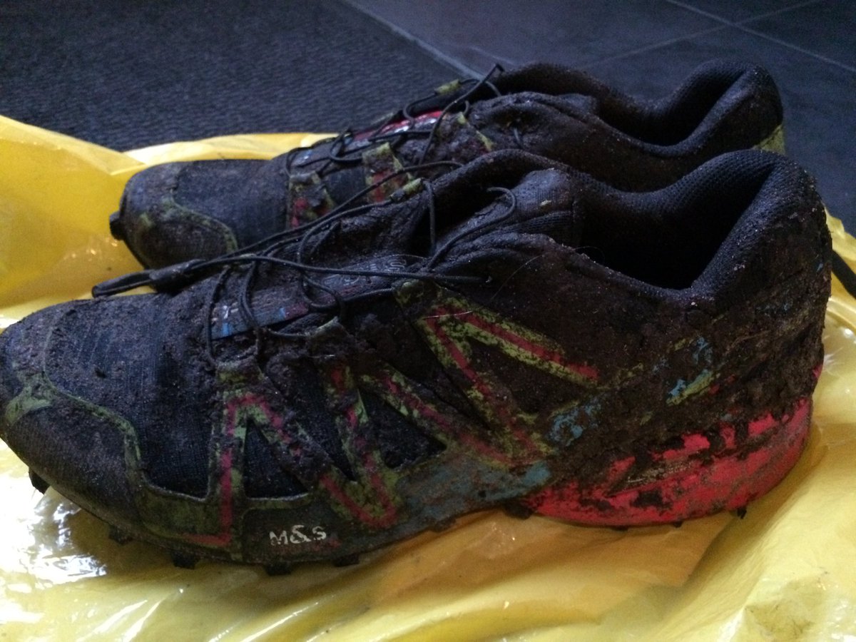 Resultaat na 32,2km trail. Destijds keuze tussen 6,7,8 kleurcombi's en dan gaan voor de 'leukere' kleur....😂