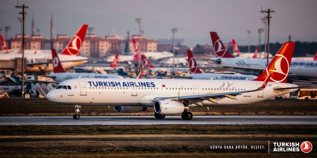 TK_TR's tweet photo. Kaç tane Türk Hava Yolları uçağı olduğunu sayabilir misiniz? Fotoğraf: @erdemsss https://t.co/2nitJ3LTN9