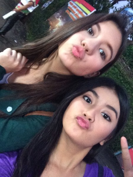 ProudINALICIAL's tweet photo. Duck faces🐥🐥 @cassandrasleee @CassandraaLees @Inaamarika https://t.co/J24a6LwYpW