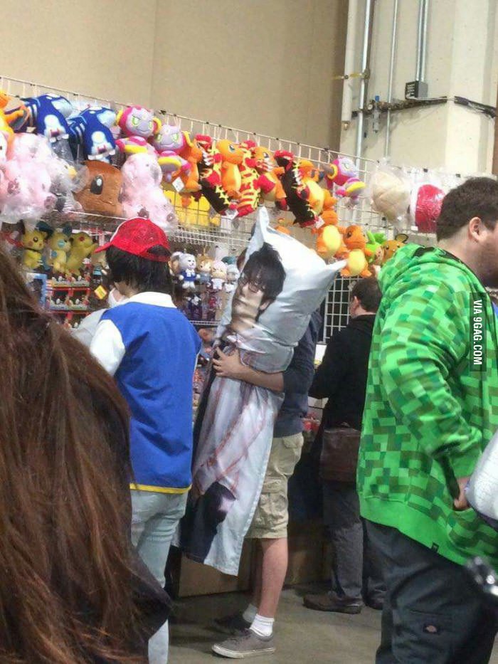 ltsMewtwo's tweet photo. Saw Ash Ketchum today at the pokemart, he was looking for Pokédolls! https://t.co/G7BpqMFmkM
