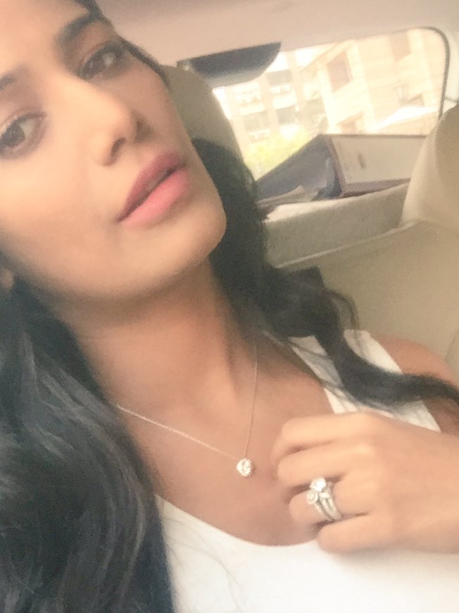 iPoonampandey's tweet photo. Diamonds😍 https://t.co/Fh2fKQDHK3