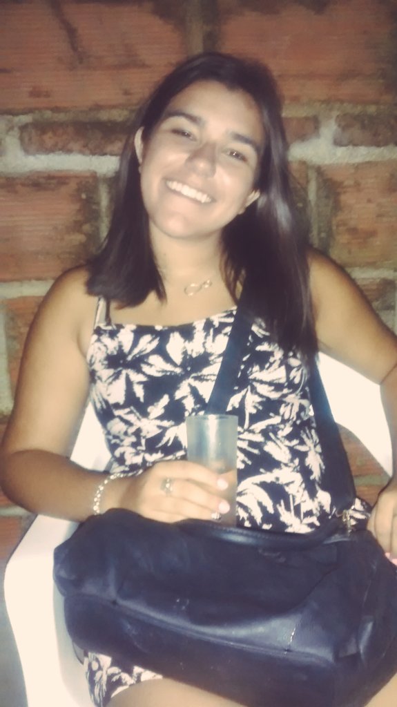 Azu_Videla's tweet photo. Mi cara de demacrada es monumental, pero no importa #AutoestimaAlto https://t.co/qu8bqb0jE0