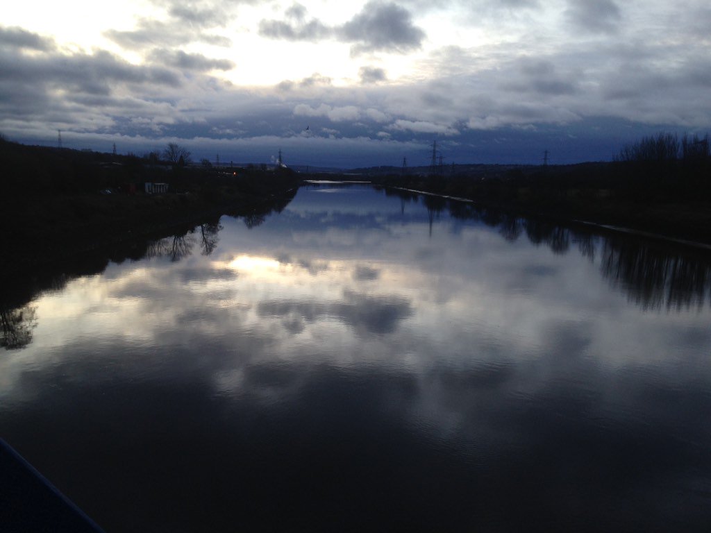 emilylol's tweet photo. Pre paddle along the Tyne #bucshead2016 https://t.co/JcU4kh95A2