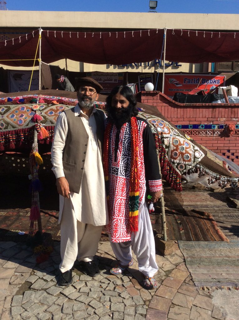 KhattakAimal's tweet photo. #MotherLanguagesFest on sideline with folk singer Alan Faqeer Junior https://t.co/aBiIcg0Kun