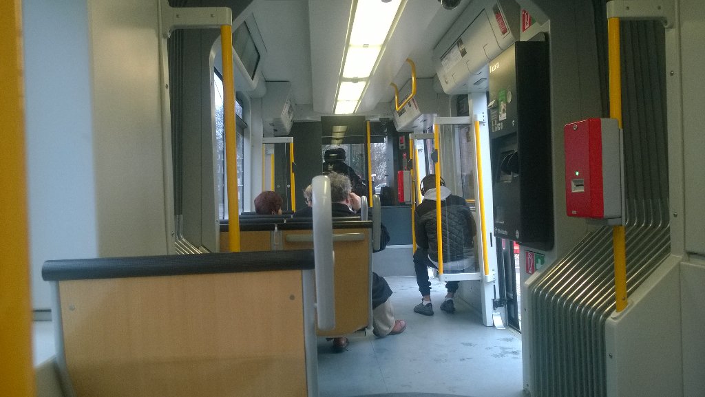 DeRichters's tweet photo. Meine erste Fahrt mit der #U72 auf der #Wehrhahnlinie. Just in time. Gleich geht's in den Tunnel https://t.co/cWyBfwty9B