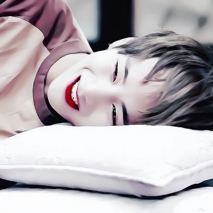 9uarter100's tweet photo. #로윈 #뷔 https://t.co/voXluWD8eo