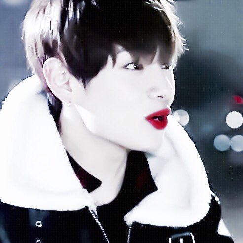 9uarter100's tweet photo. #로윈 #뷔 https://t.co/voXluWD8eo