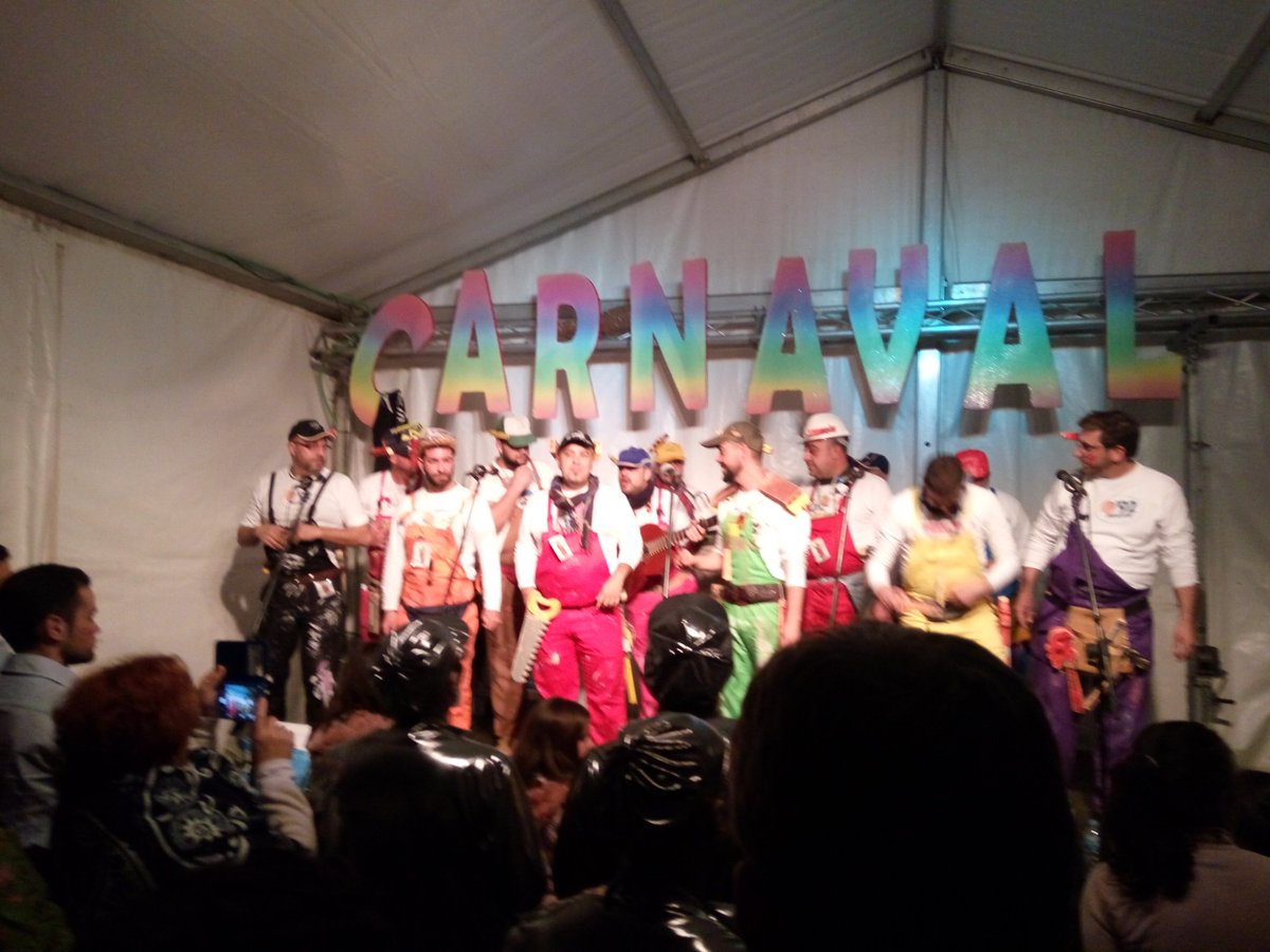 ChirigJaramillo's tweet photo. Despedimos el carnaval en Villamartín, compartiendo escenario con Los Serenísimos y Los que vienen de marea https://t.co/KxuCXUsidB