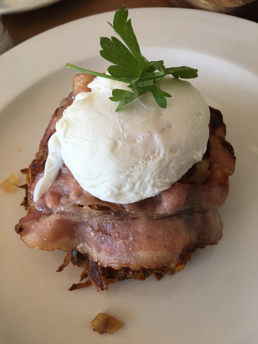 gershawncoetzee's tweet photo. Found our new Sunday brunch spot @bricklaneeatery https://t.co/z0NhejJ653