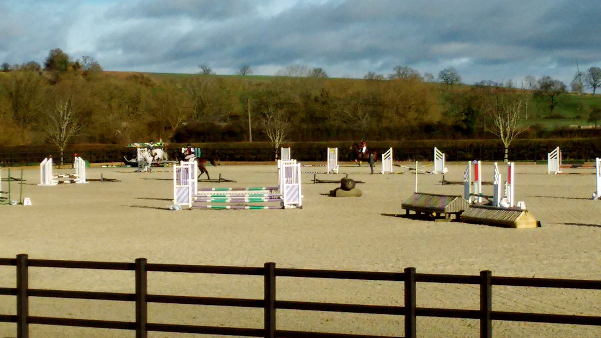 BloxhamSchool's tweet photo. The sun is shining for the @BloxhamSchool #EventerChallenge grand final & riders are preparing for the next class! https://t.co/caAjyvYrgP
